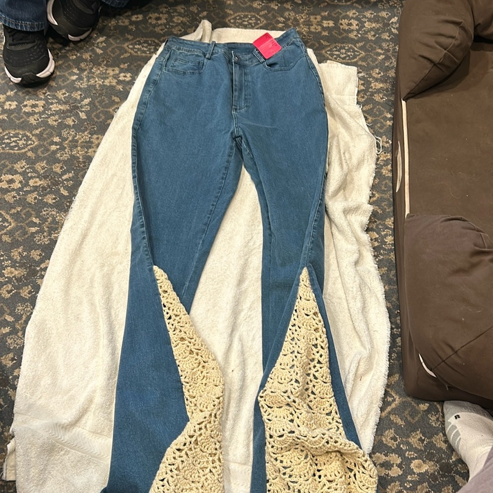 Chrysanthemum Boho Crochet Bell Bottom Light Wash Denim Flare Jeans Medium